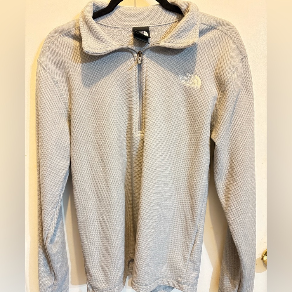 North Face Mens shirt| light grey pullover|
| Size Medium #springgames#sporty